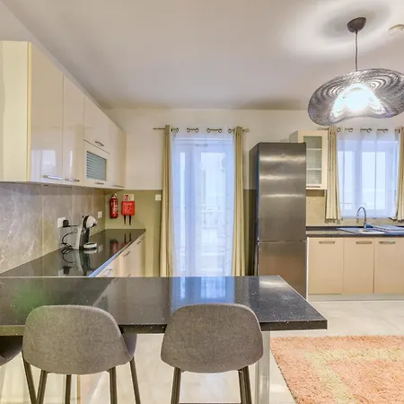 Апартаменты A Beautiful, Designer 3br In St Julians By 360 Estates Сент Джулианс